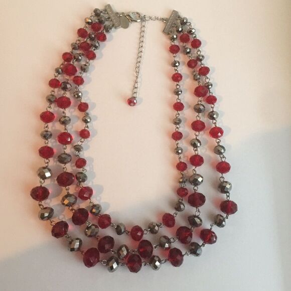 Red and silver necklace - Picture 3 of 8